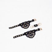 Черные кожаные наручники с клепками, кольцами и золотистой фурнитурой - Crazy Handmade - купить с доставкой в Брянске