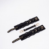 Черный кожаные оковы с узорами и золотистой фурнитурой - Crazy Handmade - купить с доставкой в Брянске