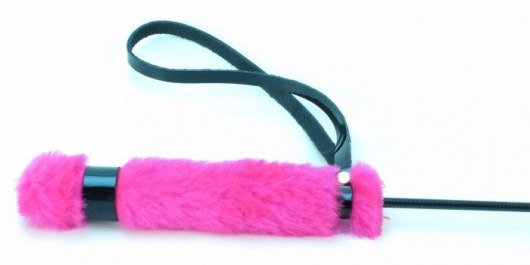 Лаковый стек с розовой меховой ручкой - 64 см. - БДСМ Арсенал - купить с доставкой в Брянске Лаковый стек с розовой меховой ручкой - 64 см. - БДСМ Арсенал - купить с доставкой в Брянске